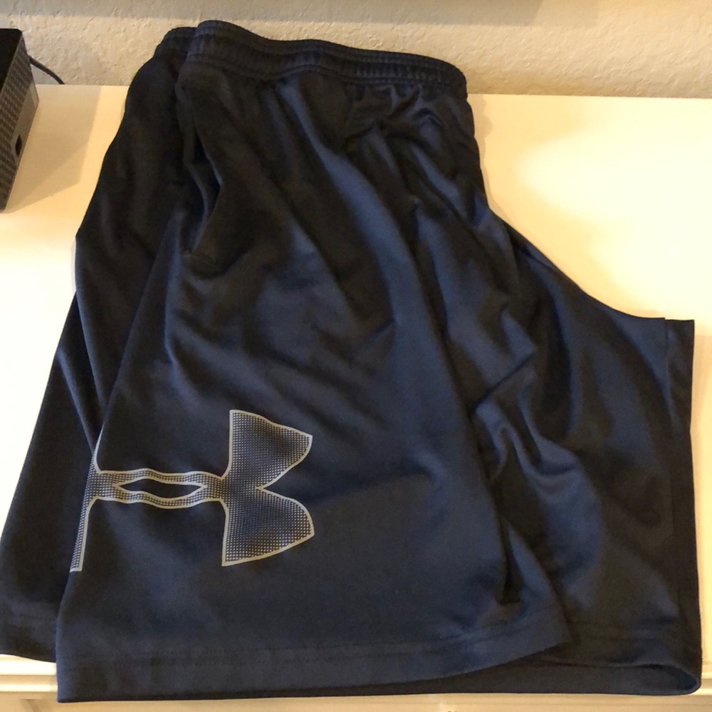 Men’s Under Armour Loose Fit HEATGEAR Black Shorts Sz XXL